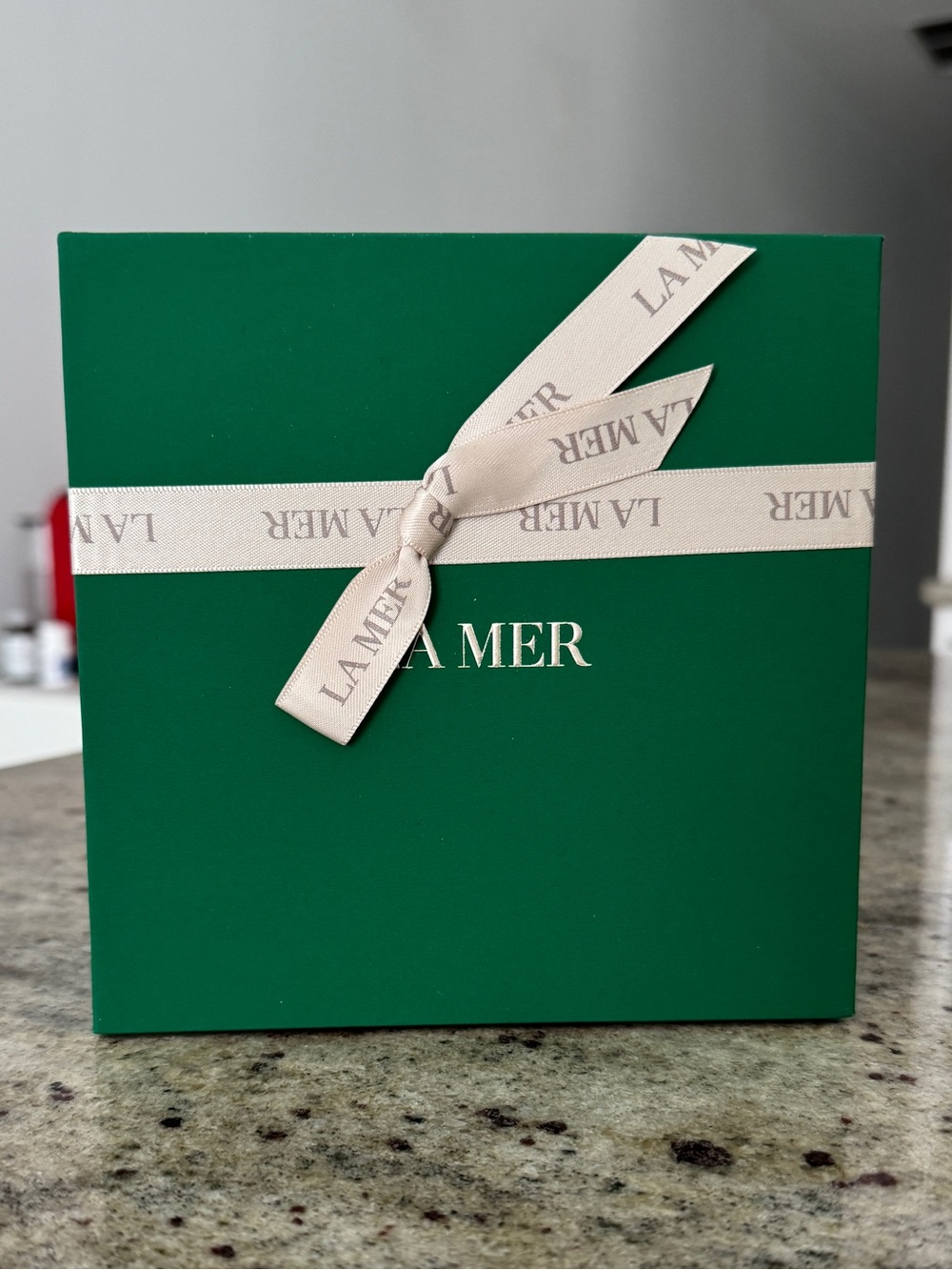 La Mer Gift Box in rich velvet feel